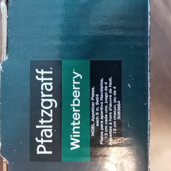 Pfaltzgraff Noel Winterberry Plates 200 Anniversary Edition - Picture 3 of 3